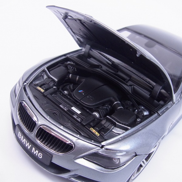 実際に弊社で買取させて頂いたKYOSHO/京商 BMW M6 クーペ 08703GR グレー 1/18の画像 4枚目