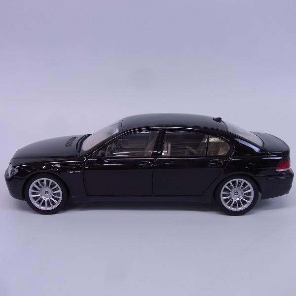 実際に弊社で買取させて頂いたKYOSHO/京商 BMW 760Li Individual 7シリーズ 08573RB ブラック 1/18の画像 2枚目