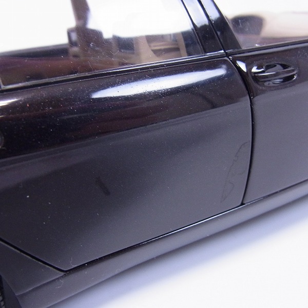 実際に弊社で買取させて頂いたKYOSHO/京商 BMW 760Li Individual 7シリーズ 08573RB ブラック 1/18の画像 6枚目