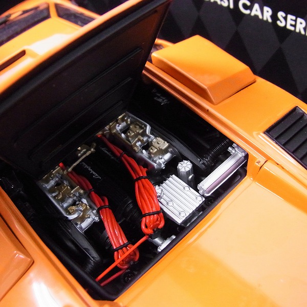 実際に弊社で買取させて頂いたKYOSHO/京商 ランボルギーニ カウンタックLP400 08321P オレンジ 1/18の画像 4枚目