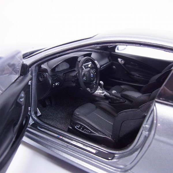 実際に弊社で買取させて頂いたKYOSHO/京商 BMW M6 クーペ 08703GR グレー 1/18の画像 5枚目