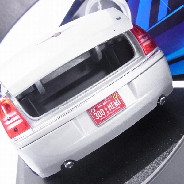 実際に弊社で買取させて頂いたMaisto/マイスト CHRYSLER300/クライスラー300 シルバー 1/18 の画像 2枚目