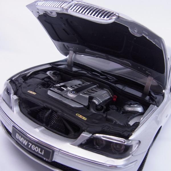 実際に弊社で買取させて頂いたKYOSHO/京商 BMW 760Li 08572S シルバー 1/18の画像 3枚目