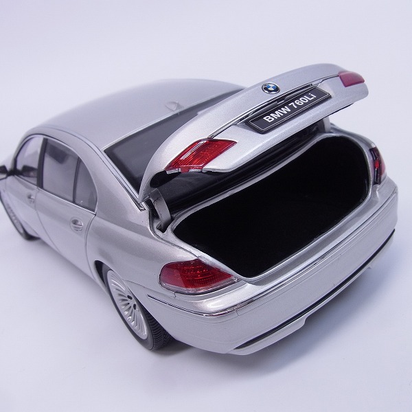 実際に弊社で買取させて頂いたKYOSHO/京商 BMW 760Li 08572S シルバー 1/18の画像 2枚目