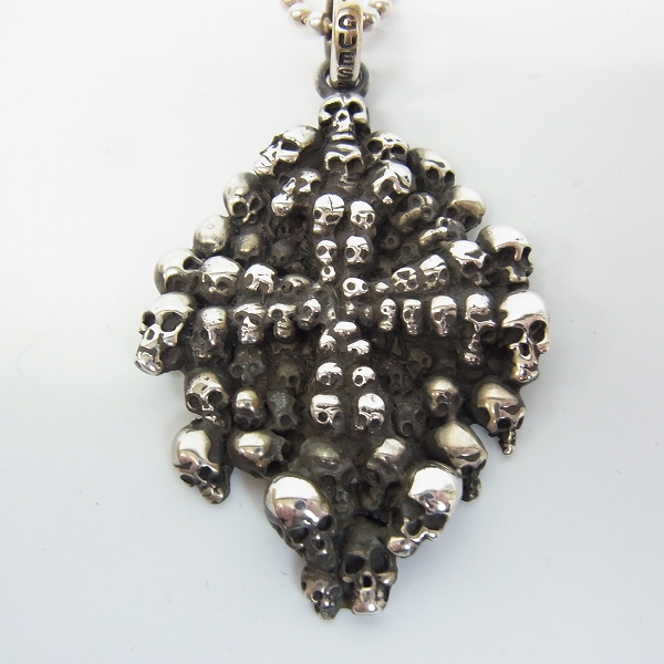 実際に弊社で買取させて頂いたSTANLEY GUESS/スタンリーゲス パッチスカル クロスペンダント/ネックレスの画像 1枚目