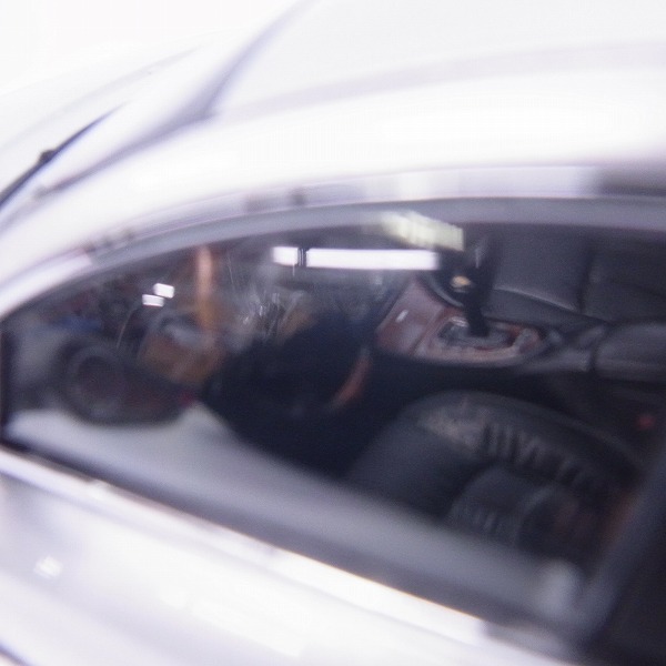 実際に弊社で買取させて頂いたKYOSHO/京商 メルセデスベンツ CLS Class 08401S シルバー 1/18の画像 3枚目