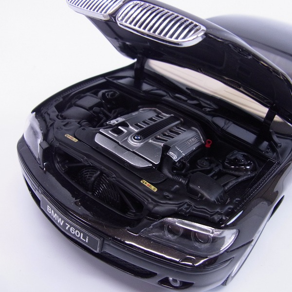実際に弊社で買取させて頂いたKYOSHO/京商 BMW 760Li Individual 7シリーズ 08573RB ブラック 1/18の画像 4枚目