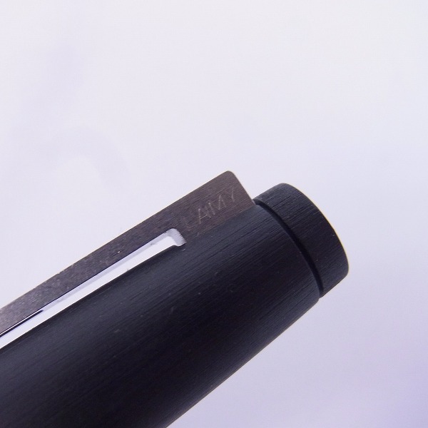 実際に弊社で買取させて頂いたLAMY/ラミー 2000 ブラッシュド加工 インク吸引式 ブラック×シルバー 万年筆の画像 3枚目