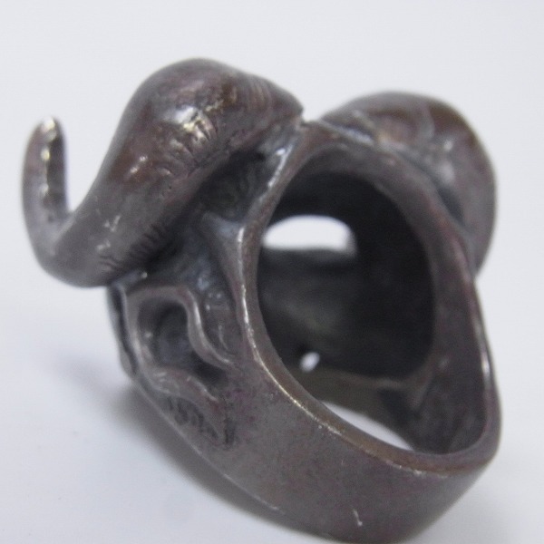 実際に弊社で買取させて頂いたTRAVIS WALKER/トラヴィスワーカー 2009 カスタム ラムホーンスカルリングの画像 2枚目