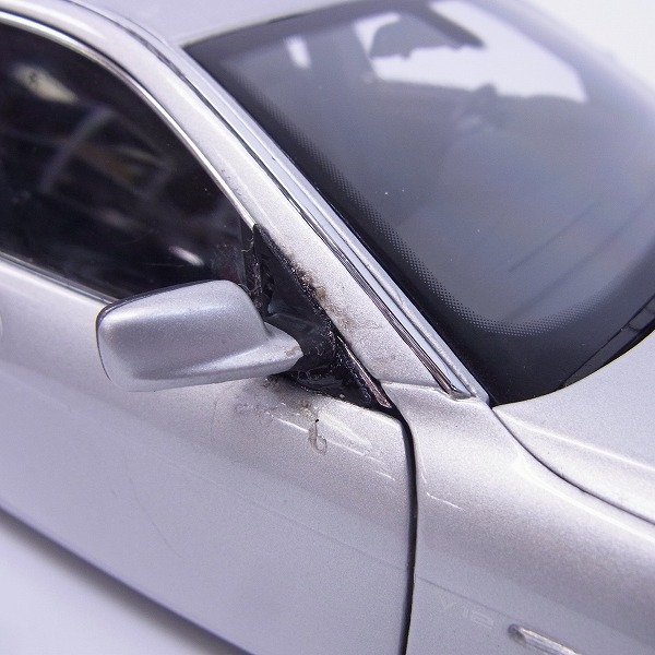 実際に弊社で買取させて頂いたKYOSHO/京商 BMW 760Li 08572S シルバー 1/18の画像 5枚目