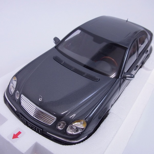 実際に弊社で買取させて頂いたKYOSHO/京商 メルセデスベンツ E-Class W211 セダン 09002SI 1/18