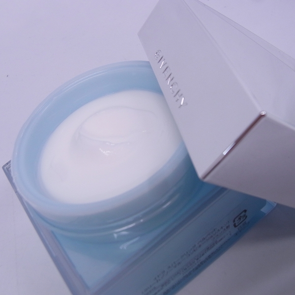 実際に弊社で買取させて頂いたGIVENCHY/ジバンシィ イドラ スパークリング キット  の画像 5枚目