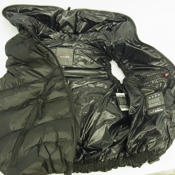 実際に弊社で買取させて頂いた【未使用】HYDROGEN×DUVETICA/ハイドロゲン×デュベティカ   ブラックカモ ダウンベスト 21D002/50の画像 7枚目