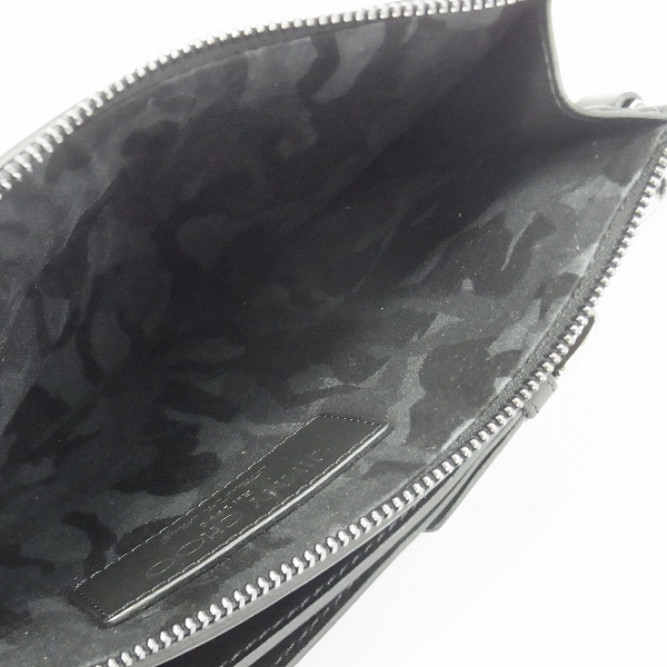 実際に弊社で買取させて頂いたJIMMY CHOO/ジミーチュウ DEREK MINI/ID ミニスタッズ付き Black サテンレザー・ミニクラッチバッグの画像 4枚目