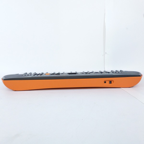 実際に弊社で買取させて頂いた★【動作確認済】 CASIO/カシオ  44鍵盤  ミニキーボード SA-76 ブラック&オレンジ ACアダプター付きの画像 6枚目