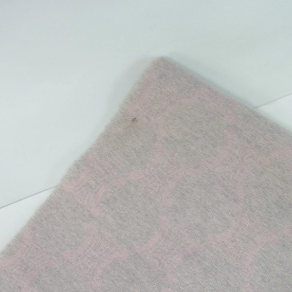 実際に弊社で買取させて頂いたCELINE/セリーヌ ロゴ総柄/フリンジ ウールマフラーの画像 4枚目