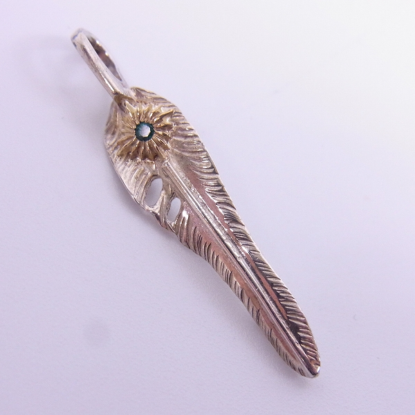 実際に弊社で買取させて頂いた【カスタム】ARIZONA FREEDOM/アリゾナフリーダム K18 エメラルド 付き フェザーペンダント/左向き 