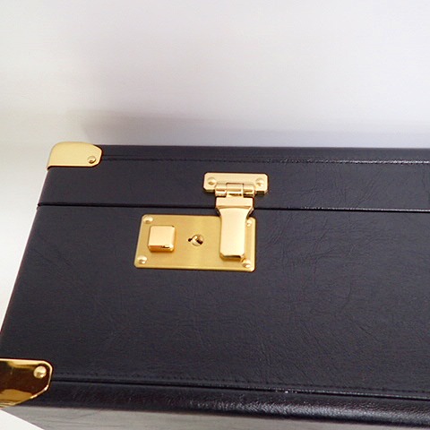 実際に弊社で買取させて頂いた【美品/型番詳細不明/鍵あり】SELMER/セルマ－テナーサックス用 ハードケース ブラックの画像 6枚目