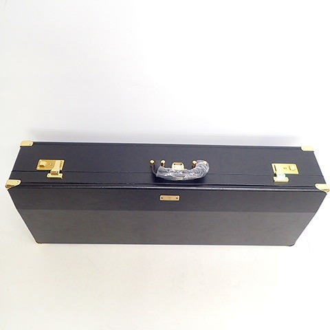 実際に弊社で買取させて頂いた【美品/型番詳細不明/鍵あり】SELMER/セルマ－テナーサックス用 ハードケース ブラックの画像 2枚目