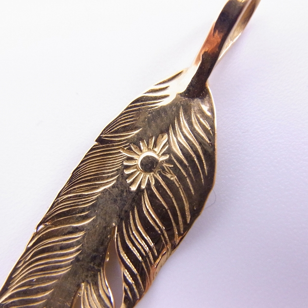 実際に弊社で買取させて頂いた ARIZONA FREEDOM/アリゾナフリーダム ゴールド K18/全金 50mm フェザー ペンダント/左の画像 4枚目