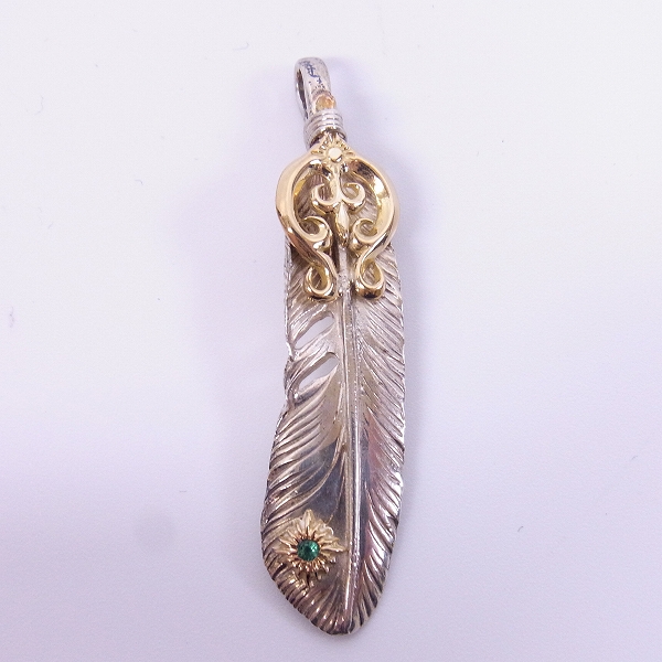 実際に弊社で買取させて頂いた【カスタム】ARIZONA FREEDOM/アリゾナフリーダム K18 ループ エメラルド付 フェザーペンダント/左向き の画像 1枚目