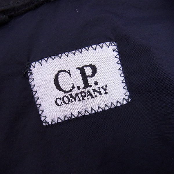 実際に弊社で買取させて頂いた【未使用】C.P.COMPANY/シーピーカンパニー ナイロン ゴーグル ジャケット 02CMOW103A/50の画像 2枚目