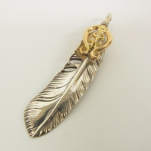 実際に弊社で買取させて頂いたARIZONA FREEDOM/アリゾナフリーダム 60mm K18 ループ付 フェザーペンダント/左向き