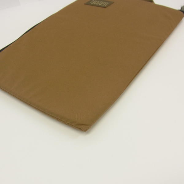 実際に弊社で買取させて頂いたMYSTERY RANCH/ミステリーランチ スペードロック ラップトップケース ハンドバッグ コヨーテの画像 2枚目