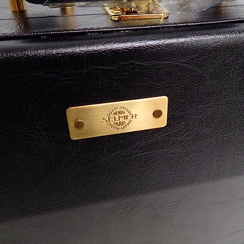 実際に弊社で買取させて頂いた【美品/型番詳細不明/鍵あり】SELMER/セルマ－テナーサックス用 ハードケース ブラックの画像 1枚目