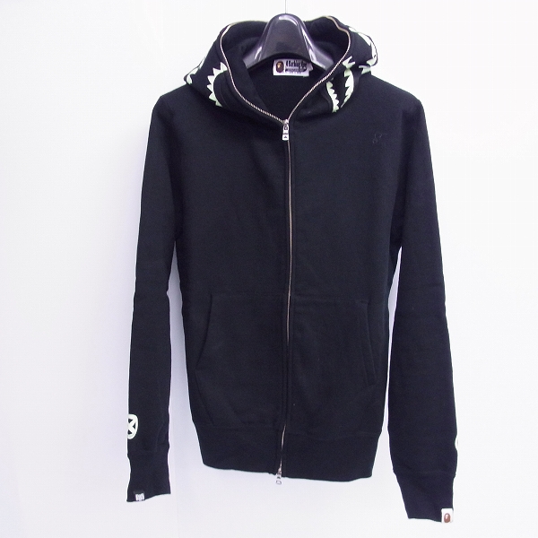 実際に弊社で買取させて頂いたA BATHING APE/アベイシングエイプ BOUNTY HUNTER GLOW IN THE DARK 蓄光 シャーク パーカー/Mの画像 1枚目