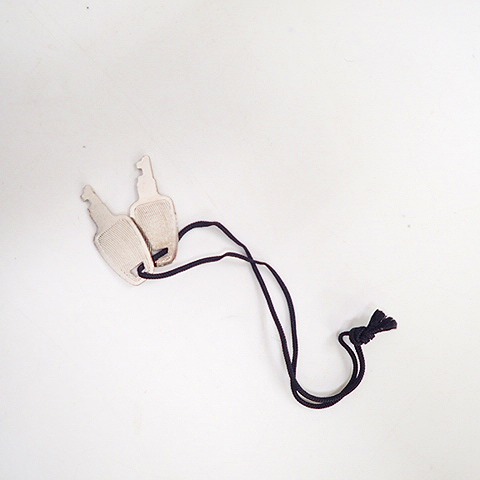 実際に弊社で買取させて頂いた【美品/型番詳細不明/鍵あり】SELMER/セルマ－テナーサックス用 ハードケース ブラックの画像 9枚目