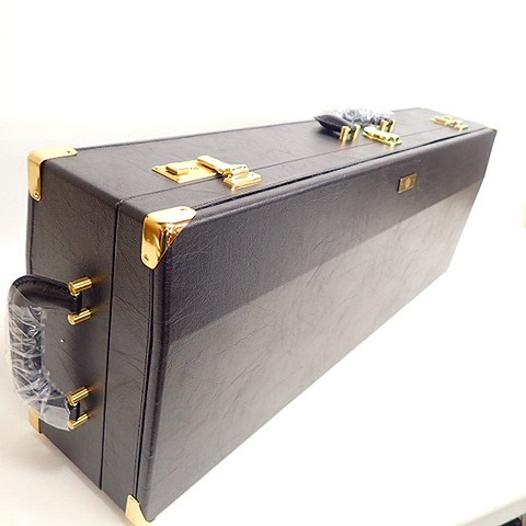 実際に弊社で買取させて頂いた【美品/型番詳細不明/鍵あり】SELMER/セルマ－テナーサックス用 ハードケース ブラックの画像 3枚目