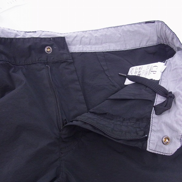 実際に弊社で買取させて頂いた【未使用】C.P.COMPANY/シーピーカンパニー ナイロン ハーフ パンツ 02CMBW131A/48の画像 3枚目