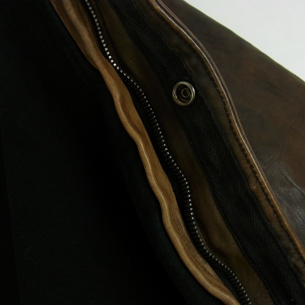 実際に弊社で買取させて頂いたC.P.COMPANY/シーピーカンパニー tinto terra ミリタリー レザー コート 51180482/48の画像 9枚目