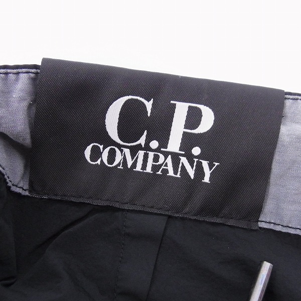 実際に弊社で買取させて頂いた【未使用】C.P.COMPANY/シーピーカンパニー ナイロン ハーフ パンツ 02CMBW131A/48の画像 2枚目