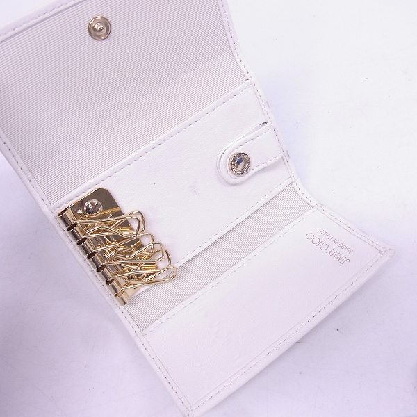 実際に弊社で買取させて頂いたJIMMY CHOO/ジミーチュウ スタースタッズ レザー6連キーケース ホワイトの画像 3枚目
