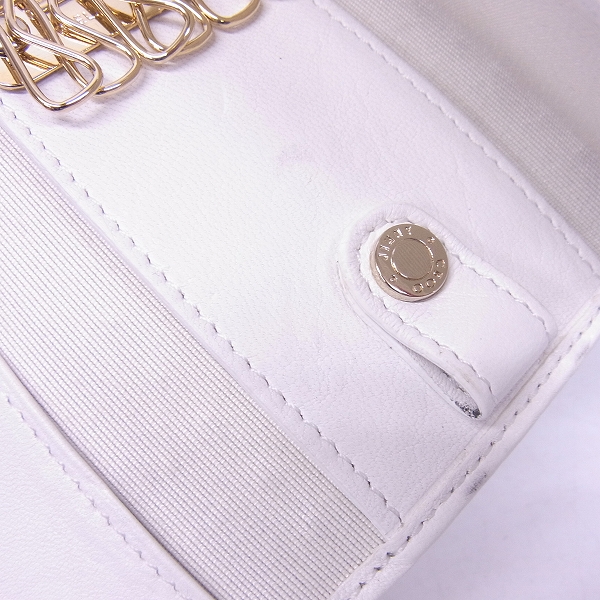 実際に弊社で買取させて頂いたJIMMY CHOO/ジミーチュウ スタースタッズ レザー6連キーケース ホワイトの画像 6枚目