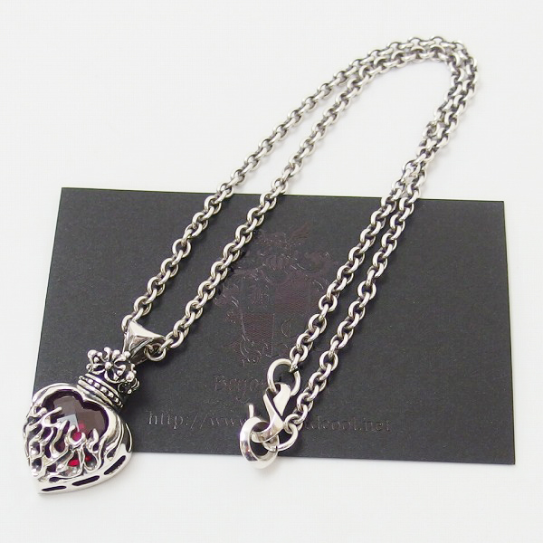 実際に弊社で買取させて頂いた【ギャラ付】Leathers and Treasures/レザーズアンドトレジャーズ Mini frame heart pendant w/Stone Redの画像 9枚目