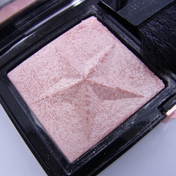 実際に弊社で買取させて頂いたGIVENCHY/ジバンシー 01 ミスティックグロウパウダー 4gの画像 1枚目