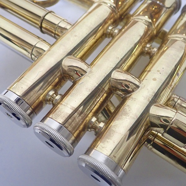 実際に弊社で買取させて頂いたYAMAHA/ヤマハ YTR-332 トランペット 赤ベル ハードケース付の画像 5枚目