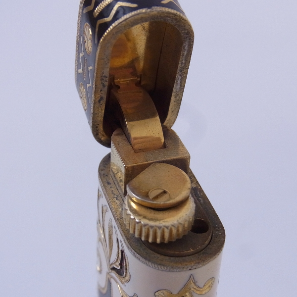 実際に弊社で買取させて頂いたRoyking/ロイキング CARTIER/カルティエ製 18K 金張り装飾 ローラーガスライター の画像 3枚目