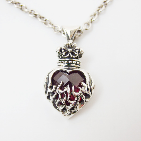 実際に弊社で買取させて頂いた【ギャラ付】Leathers and Treasures/レザーズアンドトレジャーズ Mini frame heart pendant w/Stone Redの画像 1枚目