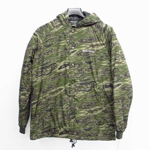 実際に弊社で買取させて頂いた【未使用】BACK CHANNEL/バックチャンネル HOODED WINDBREAKER ナイロン中綿フードジャケット カモ柄 S