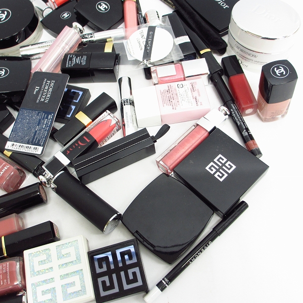 実際に弊社で買取させて頂いたCHANEL/シャネル GIVENCHY/ジバンシィ Dior/ディオール 口紅 アイシャドウ フェイスパウダー等 おまとめの画像 1枚目