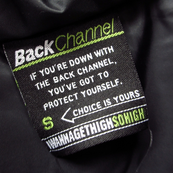 実際に弊社で買取させて頂いた【未使用】BACK CHANNEL/バックチャンネル HOODED WINDBREAKER ナイロン中綿フードジャケット カモ柄 Sの画像 2枚目