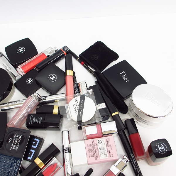 実際に弊社で買取させて頂いたCHANEL/シャネル GIVENCHY/ジバンシィ Dior/ディオール 口紅 アイシャドウ フェイスパウダー等 おまとめの画像 2枚目