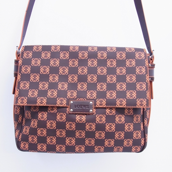 実際に弊社で買取させて頂いたLOEWE/ロエベ アナグラム フラップショルダーバッグ PVC