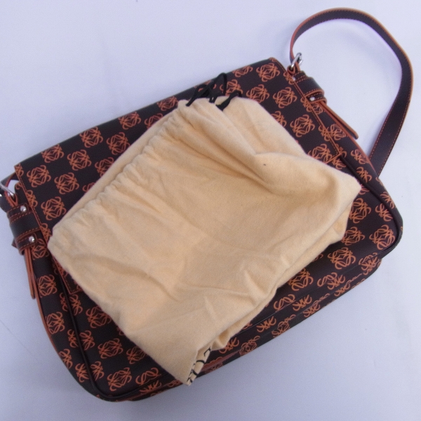実際に弊社で買取させて頂いたLOEWE/ロエベ アナグラム フラップショルダーバッグ PVCの画像 6枚目