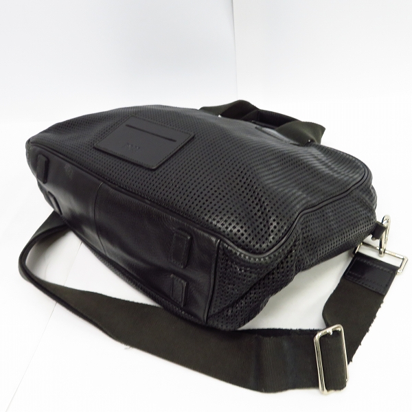 実際に弊社で買取させて頂いたHUGO BOSS/ヒューゴボス 2WAY パンチングレザー ブリーフケース/ビジネスバッグの画像 2枚目