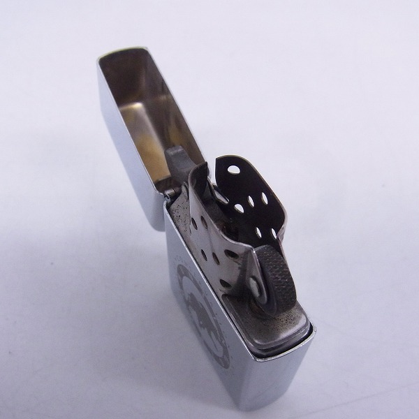 実際に弊社で買取させて頂いたZIPPO/ジッポー HUNTING WORLD/ハンティングワールド ロゴプリント 鏡面加工/2001年製の画像 4枚目